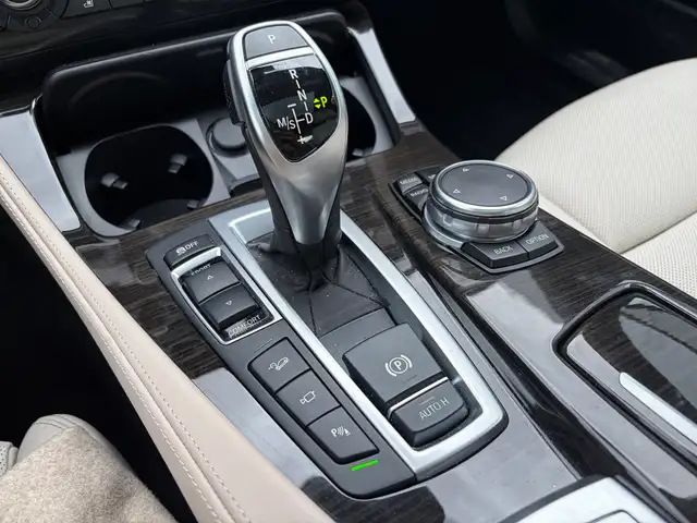 2015 BMW 5 Series 550i xDrive AWD • M Sport Package - Photo 28