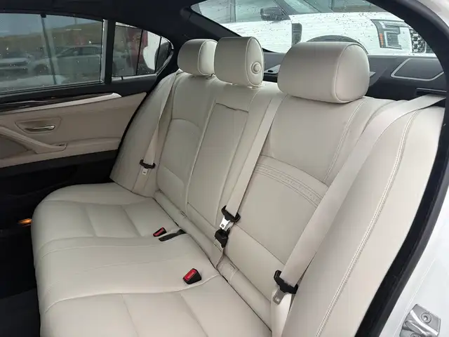 2015 BMW 5 Series 550i xDrive AWD • M Sport Package - Photo 30