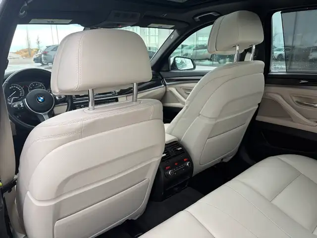2015 BMW 5 Series 550i xDrive AWD • M Sport Package - Photo 32