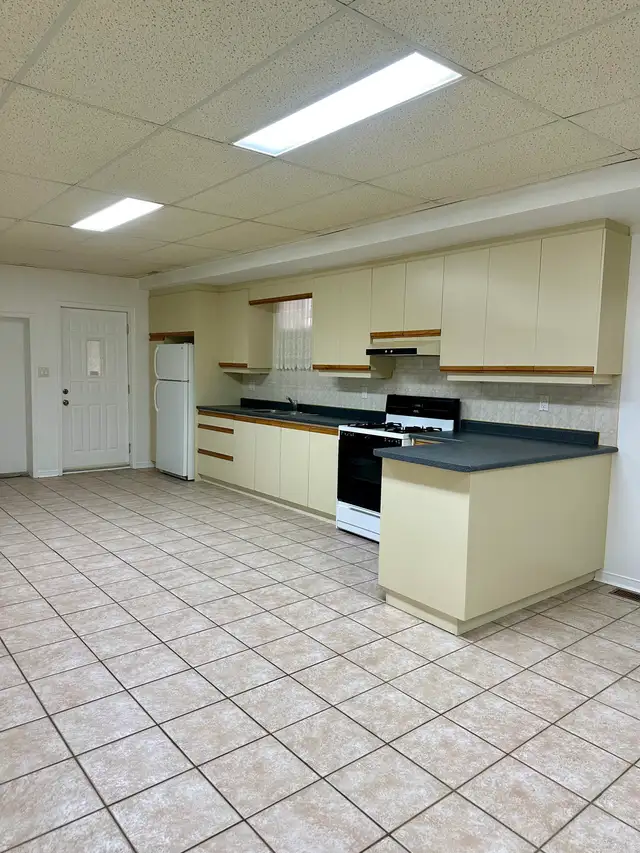 Large 2 Bedroom Bsmt –$2000 Utilities/Parking –Dufferin/Eglinton