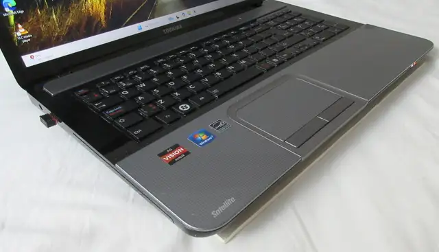 Portable Toshiba Satellite AMD A6-4400M 8Go SSD 256Go W11 Fam. - Photo 3
