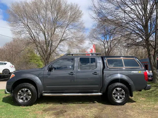 2015 NISSAN FRONTIER PRO4X CREW LOW KMS CERTIFIED - Photo 3