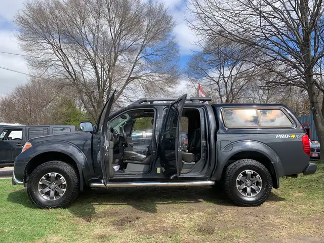 2015 NISSAN FRONTIER PRO4X CREW LOW KMS CERTIFIED - Photo 4