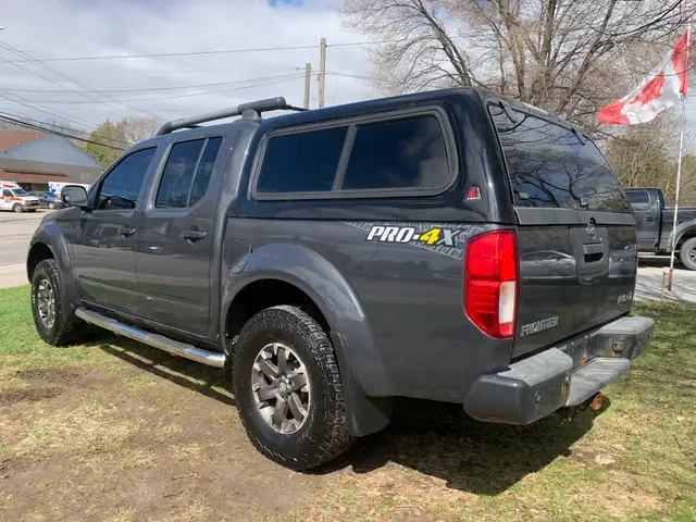 2015 NISSAN FRONTIER PRO4X CREW LOW KMS CERTIFIED - Photo 5