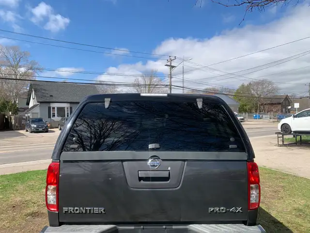 2015 NISSAN FRONTIER PRO4X CREW LOW KMS CERTIFIED - Photo 6