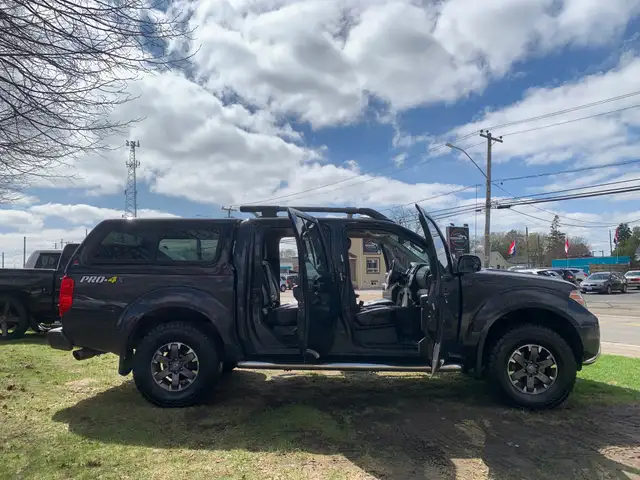 2015 NISSAN FRONTIER PRO4X CREW LOW KMS CERTIFIED - Photo 9