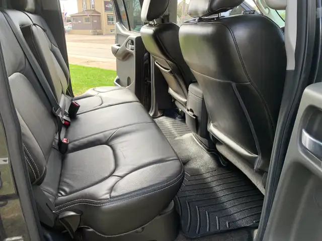 2015 NISSAN FRONTIER PRO4X CREW LOW KMS CERTIFIED - Photo 29