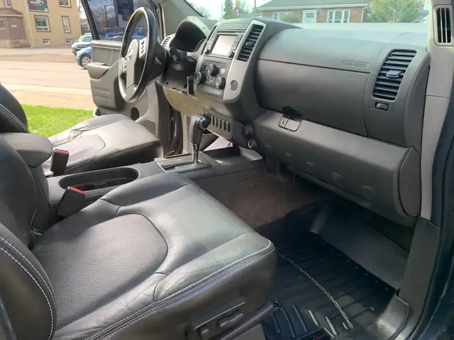 2015 NISSAN FRONTIER PRO4X CREW LOW KMS CERTIFIED - Photo 30