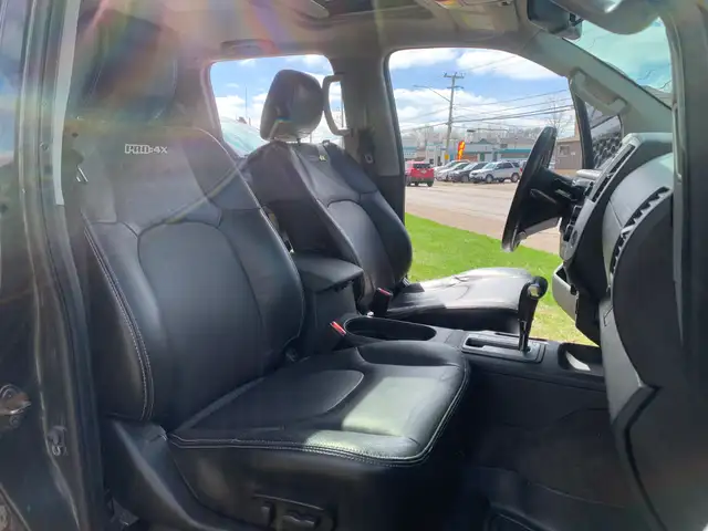 2015 NISSAN FRONTIER PRO4X CREW LOW KMS CERTIFIED - Photo 32