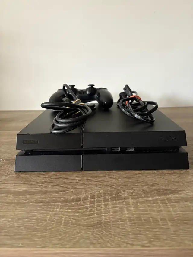 Original PS4 w/ 1 controller, 3 games - Photo 2