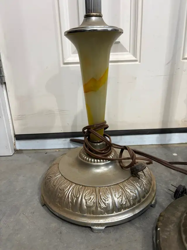 Antique Lamps - Photo 2