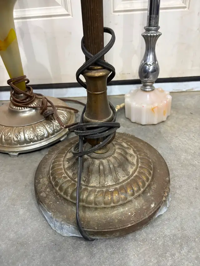 Antique Lamps - Photo 3