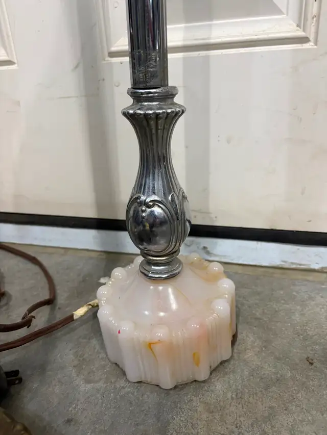 Antique Lamps - Photo 4