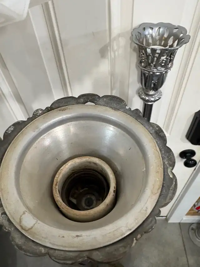 Antique Lamps - Photo 8