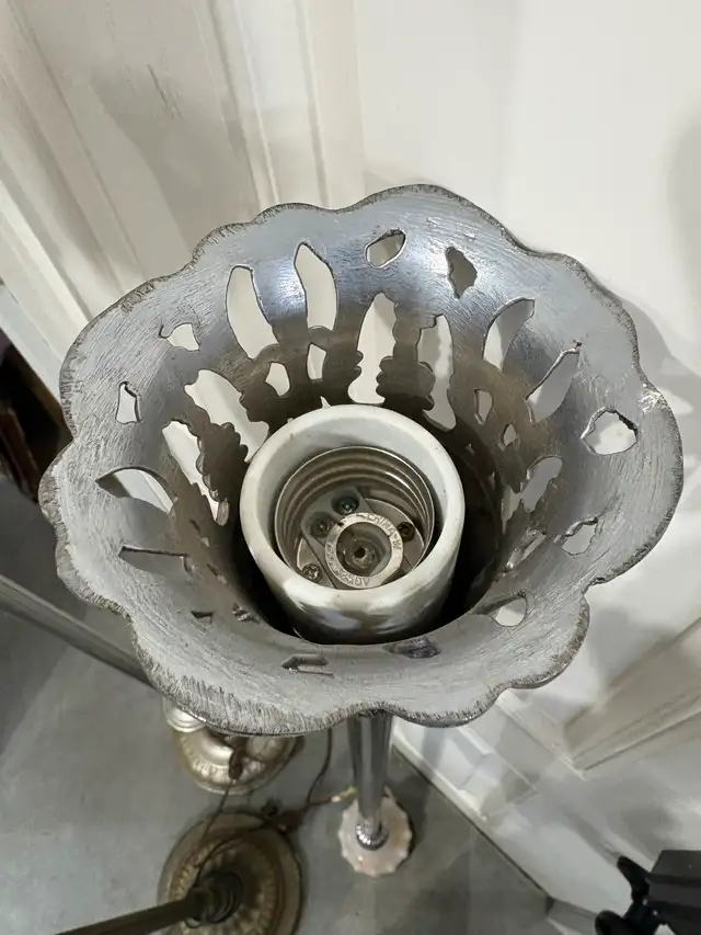 Antique Lamps - Photo 9