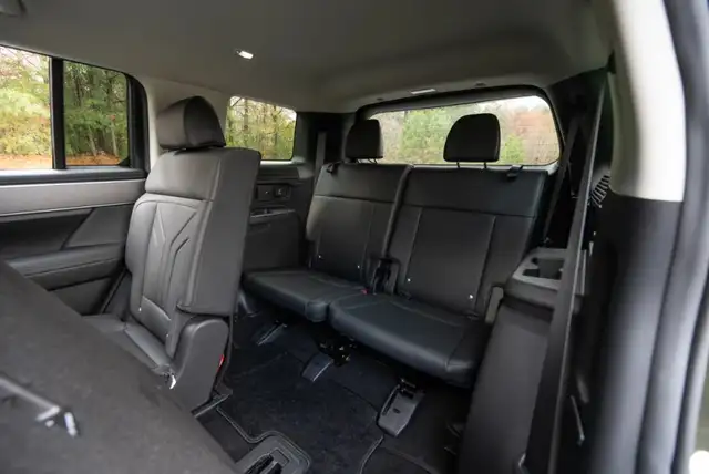 Rideshare to Niagara- Roundtrip for up to 4 people @ 400 - Photo 7