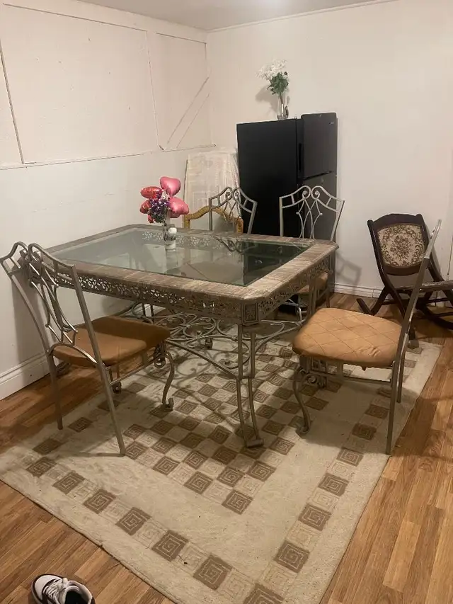 Private room fully furnished (BASEMENT GIRL ONLY) Malton  $600. - Photo 3