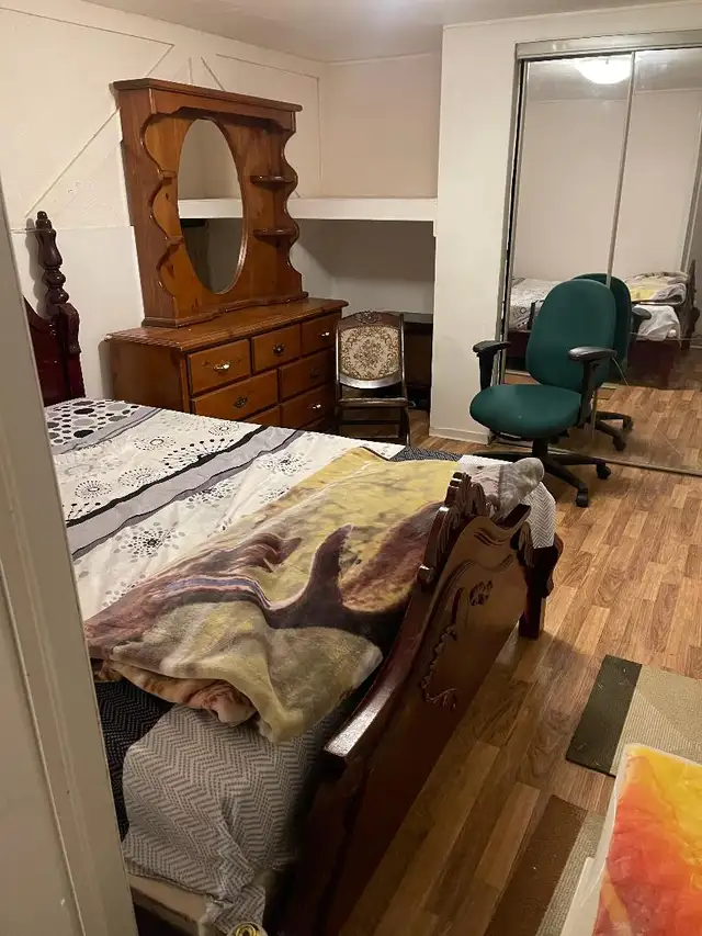 Private room fully furnished (BASEMENT GIRL ONLY) Malton  $600. - Photo 10