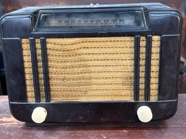 Antique Radios - Photo 3