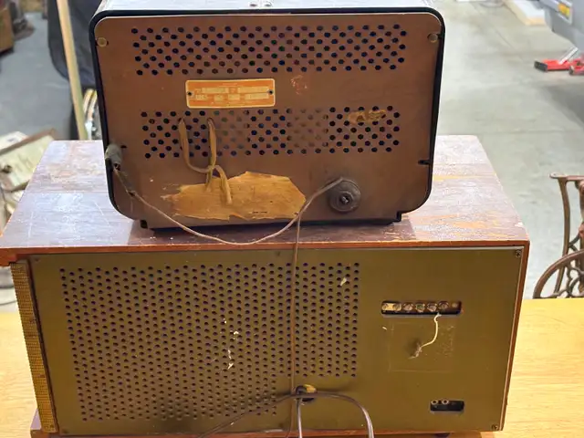 Antique Radios - Photo 4