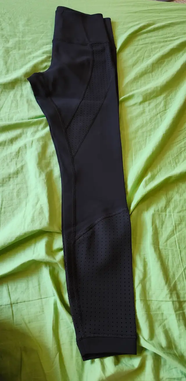 Ladies Lululemon black leggings Size 8