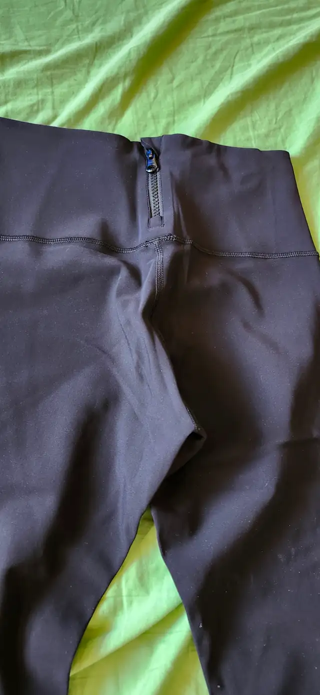 Ladies Lululemon black leggings Size 8 - Photo 4