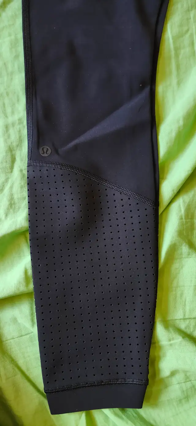 Ladies Lululemon black leggings Size 8 - Photo 5