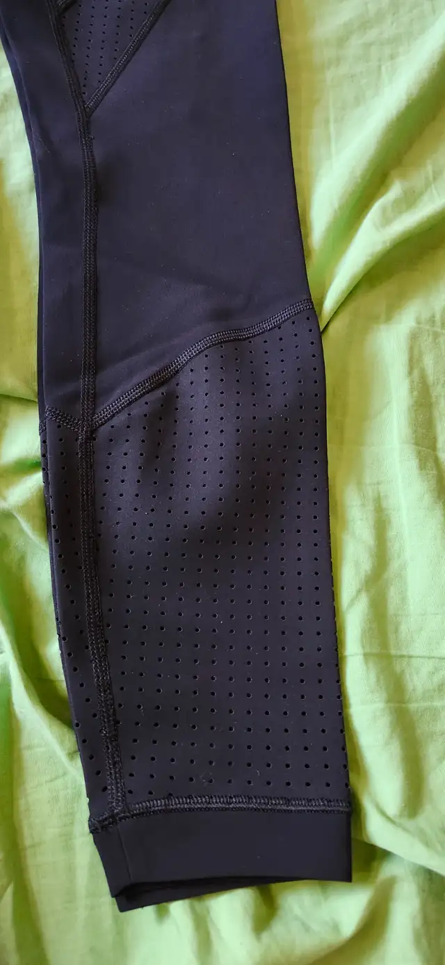 Ladies Lululemon black leggings Size 8 - Photo 6