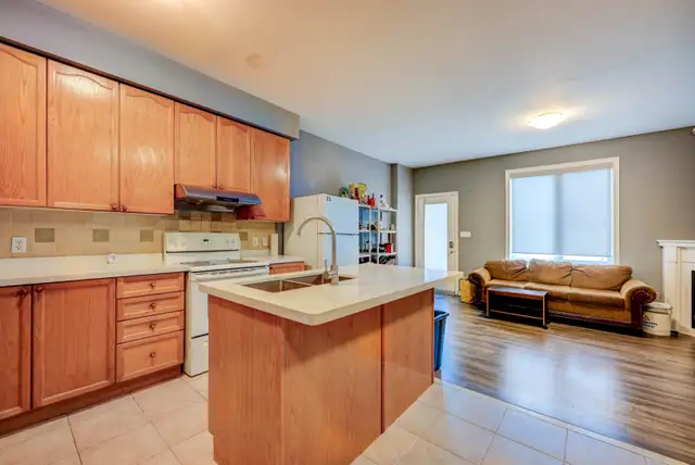 York village Keele/Finch 2rd floor Master Bdrm for Rent $1200 - Photo 3