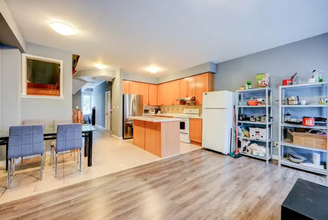 York village Keele/Finch 2rd floor Master Bdrm for Rent $1200 - Photo 4