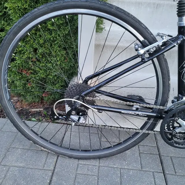 Specialized Sirrus Hybrid bike - Photo 3