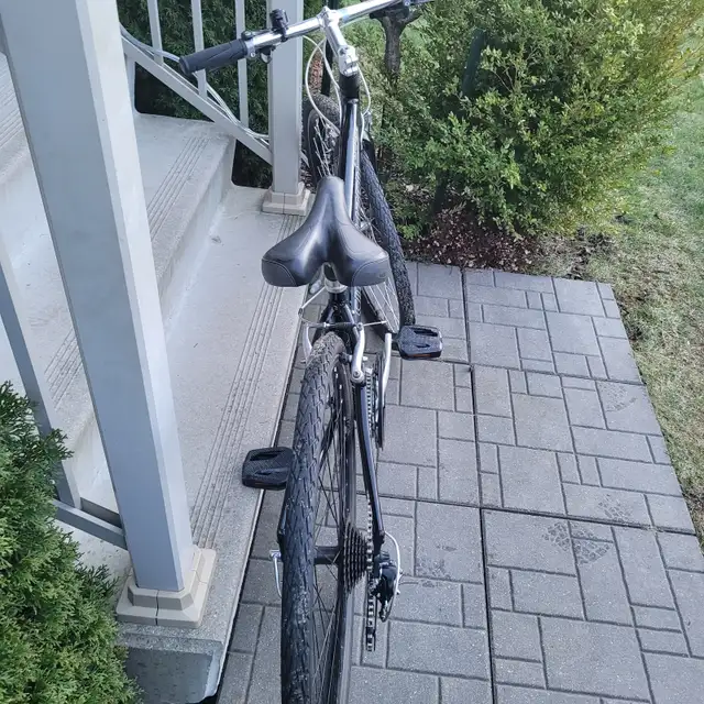 Specialized Sirrus Hybrid bike - Photo 4