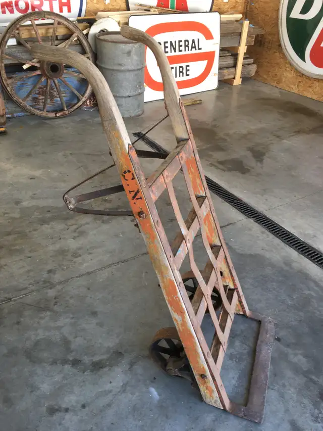 Antique CN Trolley - Photo 2