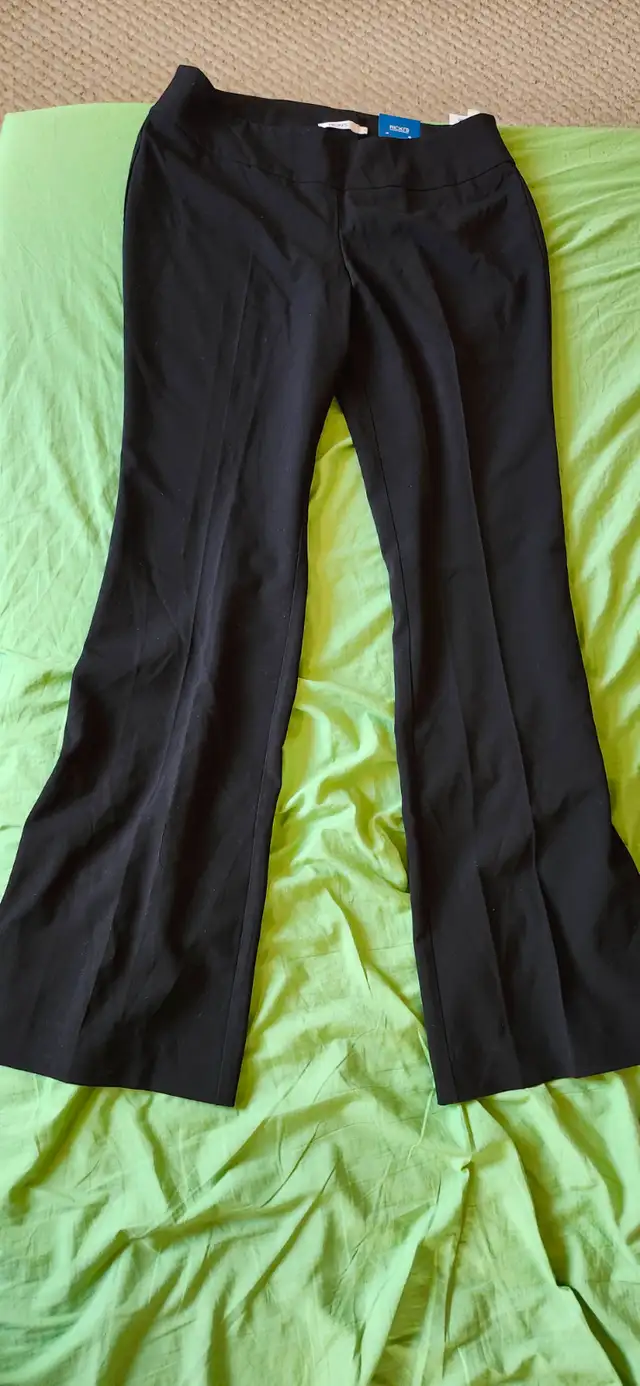 Ladies Black Rickies dress pants Size 8 Long