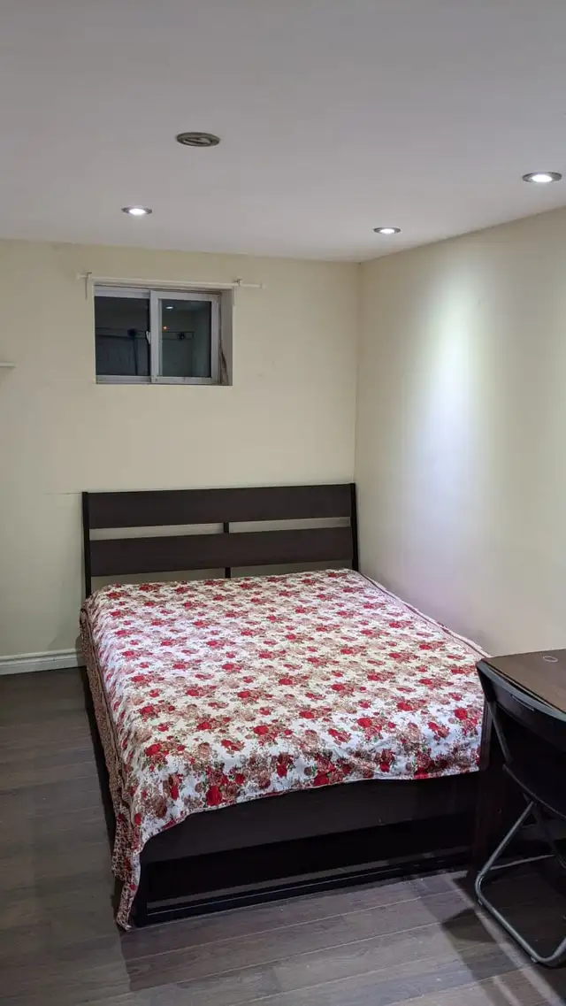 Full furnished basement room for 2 girls to Share @ Poplar Road - Photo 2