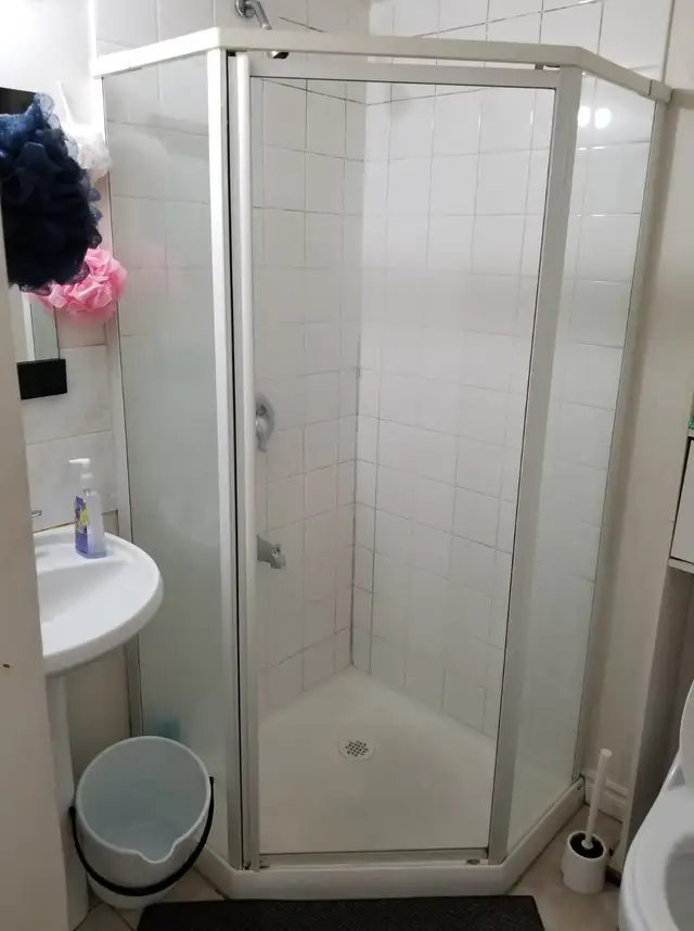 Full furnished basement room for 2 girls to Share @ Poplar Road - Photo 8