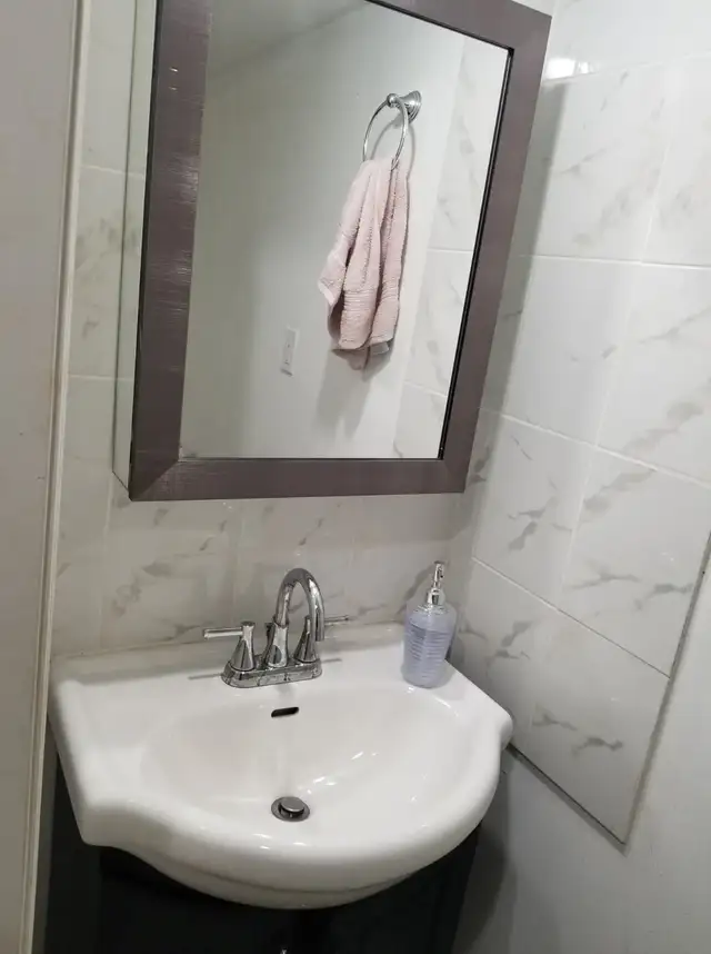 Full furnished basement room for 2 girls to Share @ Poplar Road - Photo 10