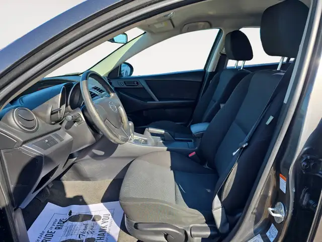 2011 Mazda Mazda3 Good on Gas Keyless entry 1Year warranty - Photo 11