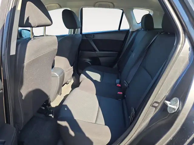 2011 Mazda Mazda3 Good on Gas Keyless entry 1Year warranty - Photo 12