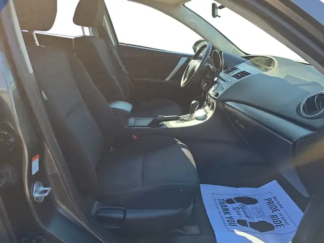 2011 Mazda Mazda3 Good on Gas Keyless entry 1Year warranty - Photo 13