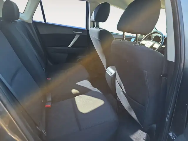 2011 Mazda Mazda3 Good on Gas Keyless entry 1Year warranty - Photo 14