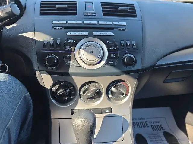 2011 Mazda Mazda3 Good on Gas Keyless entry 1Year warranty - Photo 17