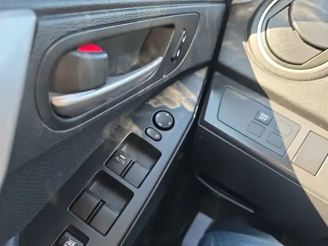 2011 Mazda Mazda3 Good on Gas Keyless entry 1Year warranty - Photo 18