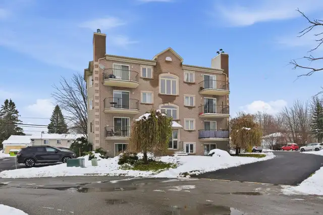 Rare 5 1/2 avec Vue Montagne Bureau   2 Stationnements - Photo 2