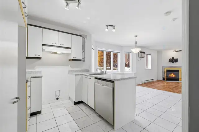 Rare 5 1/2 avec Vue Montagne Bureau   2 Stationnements - Photo 4