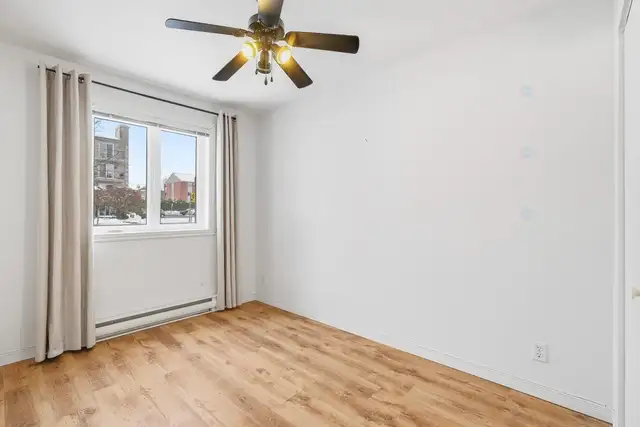 Rare 5 1/2 avec Vue Montagne Bureau   2 Stationnements - Photo 7