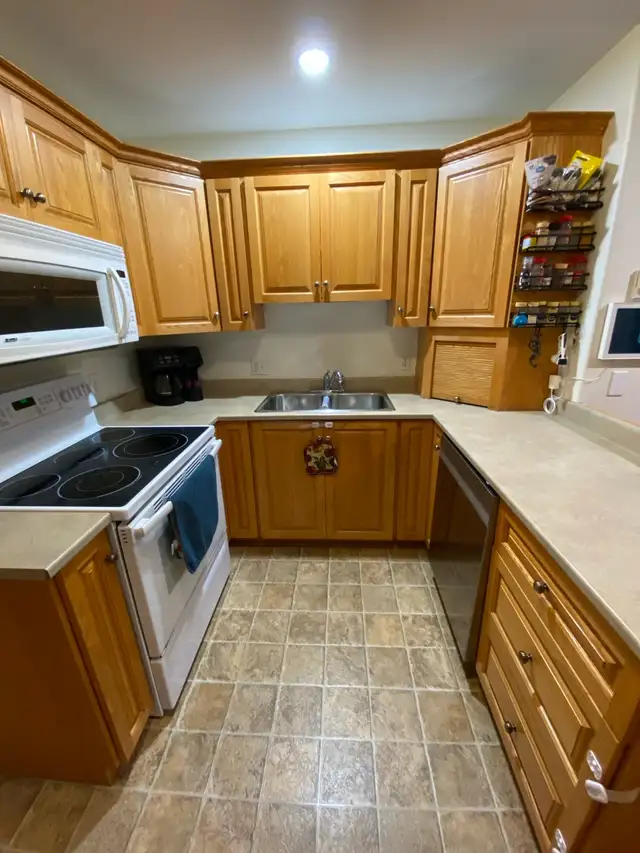 honey oak kitchen cabinets and laminate countertops - Photo 3