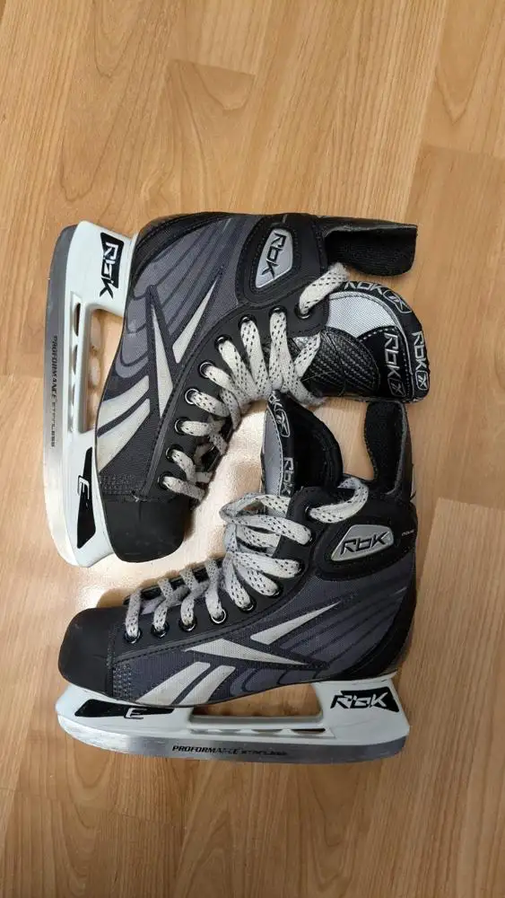RBK skates size 2D