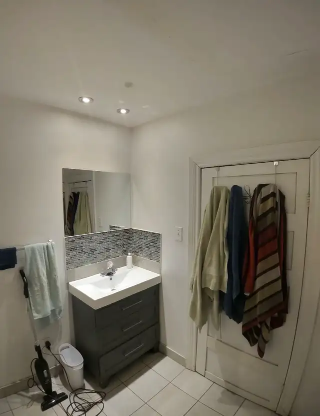 4 ½ apartment for rent — steps from Beaubien metro (Avail May)