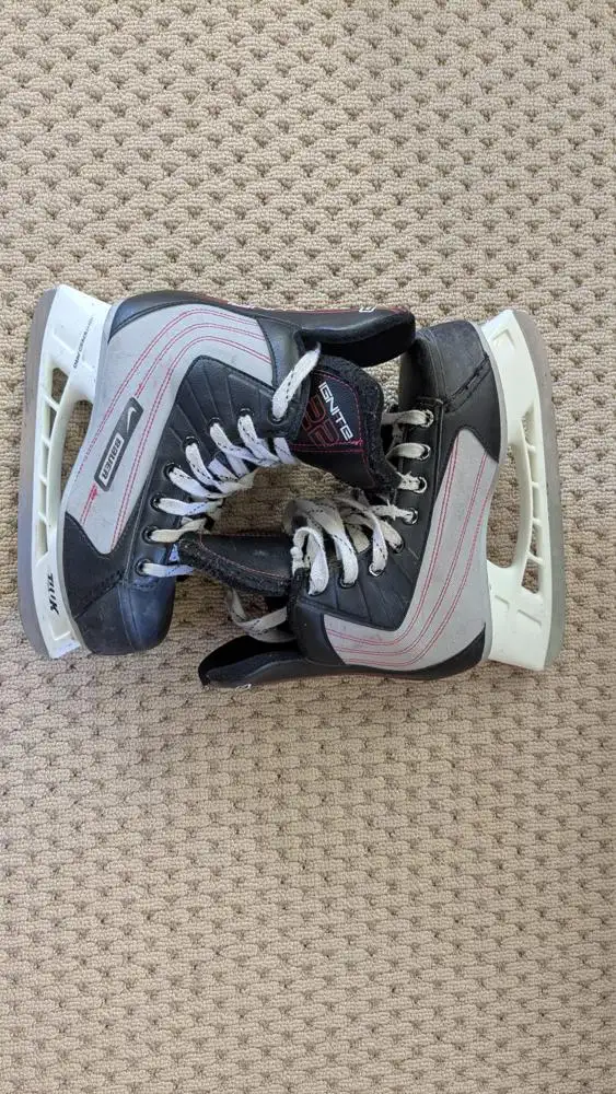Nike Bauer Ignite 22 Light speed Pro youth size 4